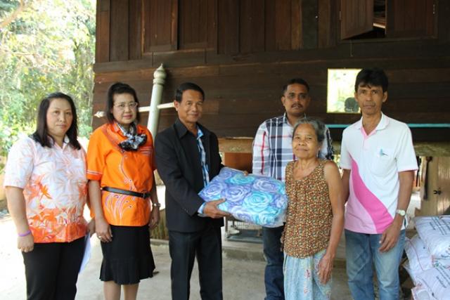 มอบผ้าห่มให้ผู้สูงอายุ ผู้ด้อยโอกาสตำบลคลองน้อย