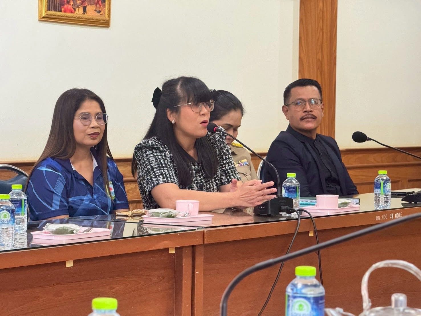 ประมวลภาพ ต้อนรับนางสาววารุณี วิเศษ และคณะ ย้ายมาดำรงตำแหน่ง รองปลัดองค์การบริหารส่วนตำบลคลองน้อย